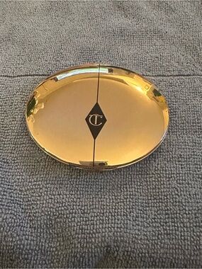Charlotte Tilbury Airbrush Flawless Finish Blurring and Setting Powder